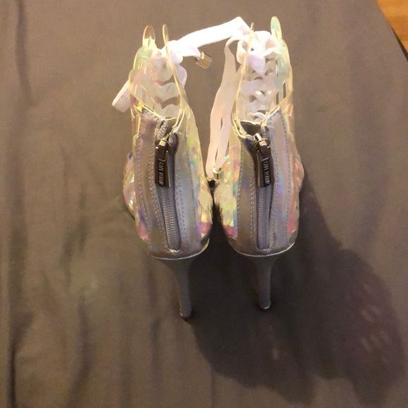 Let it show heel brand new never worn. - Picture 3 of 4